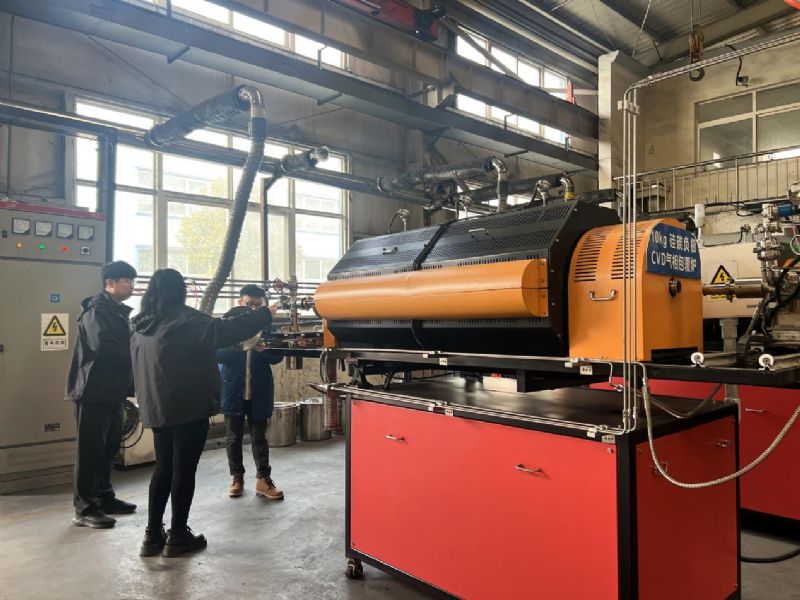 客戶考察硅烷設(shè)備，雙方共同探索新硅碳市場(chǎng)